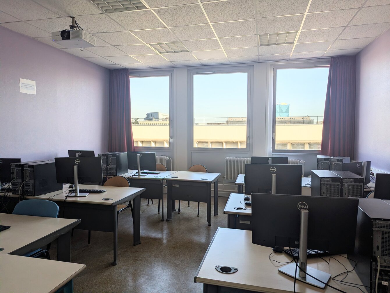 photo de la salle informatique 5310